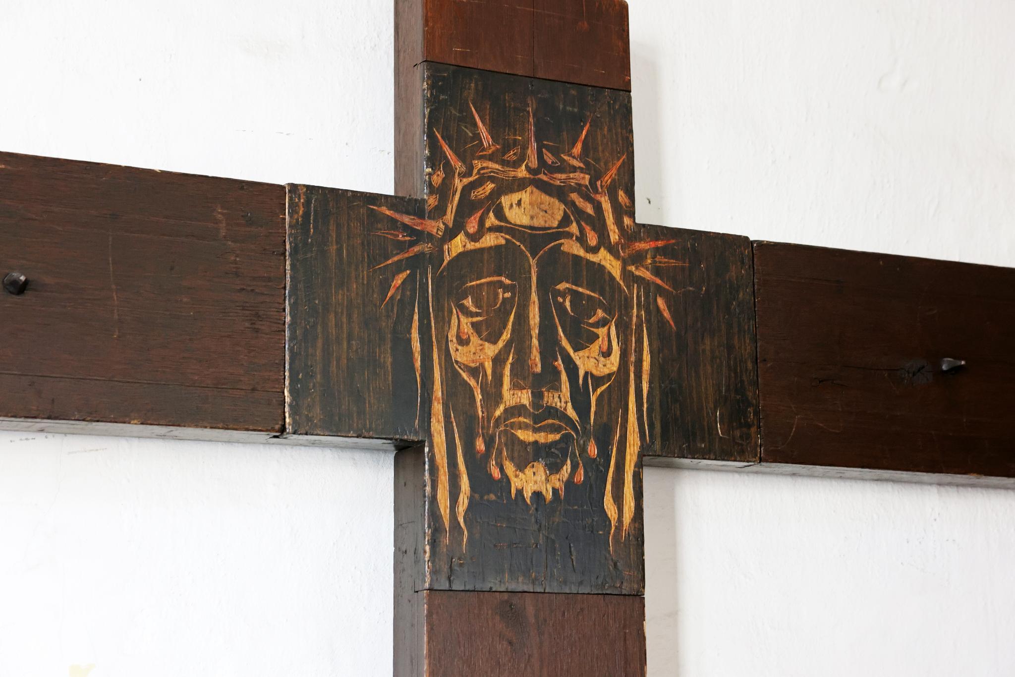 Friedenskreuz im Kreuzgang
